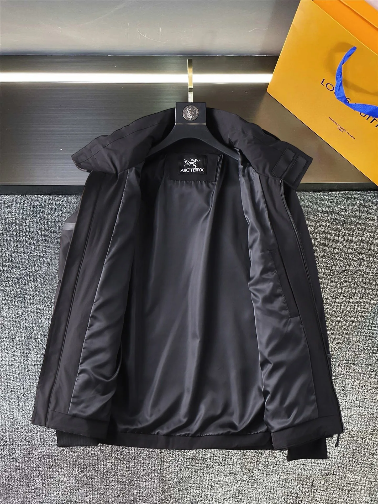 Same Style， ， 2026 New Arrival ， Original Premium Breathable ， ， ， Quality。 ， Sizes：M～3XL，